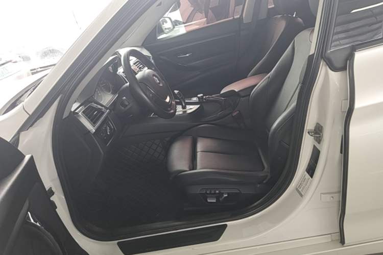 Used BMW 3 Series GT 2018 320i Sport Edition Left Front Seat