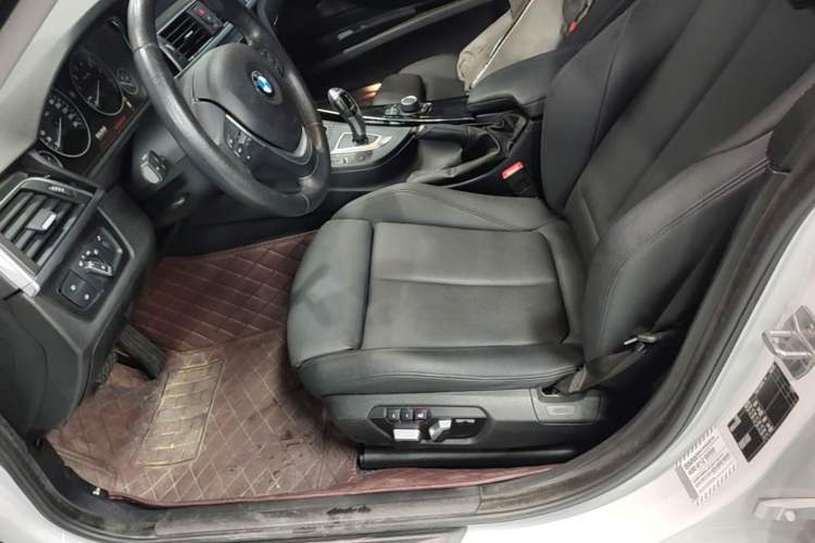 Used BMW 3 Series GT 2018 320i Sport Edition Left Front Seat