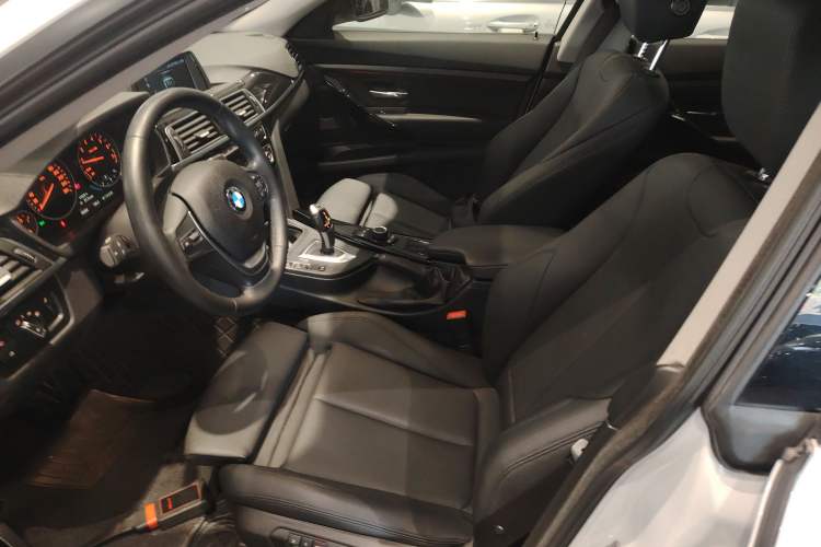 Used BMW 3 Series GT 2018 320i Sport Edition Left Front Seat