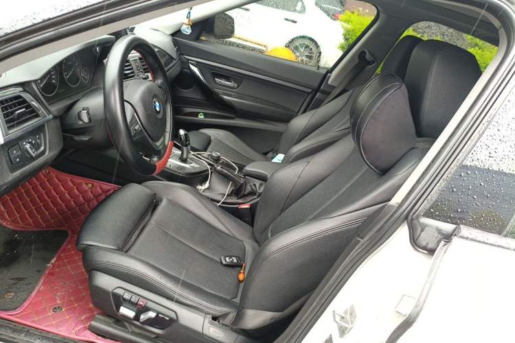 Used BMW 3 Series GT 2018 320i Sport Edition Left Front Seat