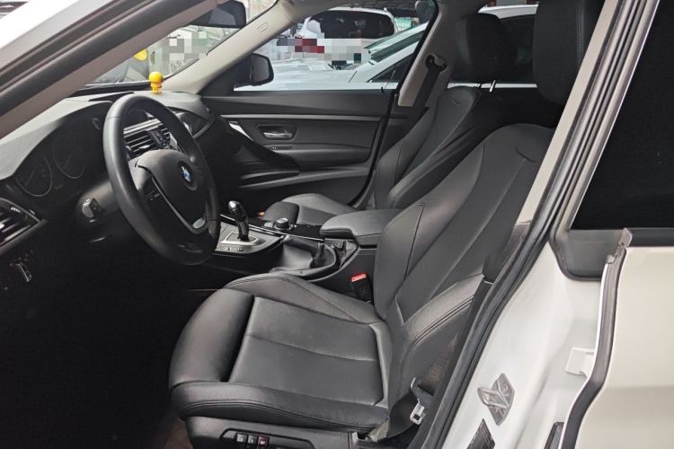 Used BMW 3 Series GT 2018 320i Sport Edition Left Front Seat