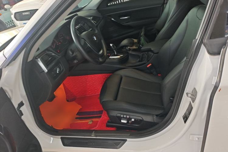 Used BMW 3 Series GT 2018 320i Sport Edition Left Front Seat
