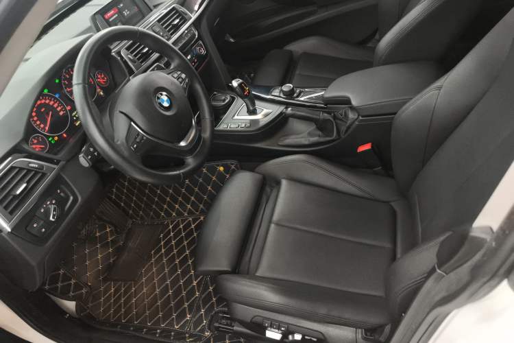 Used BMW 3 Series GT 2018 320i Sport Edition Left Front Seat