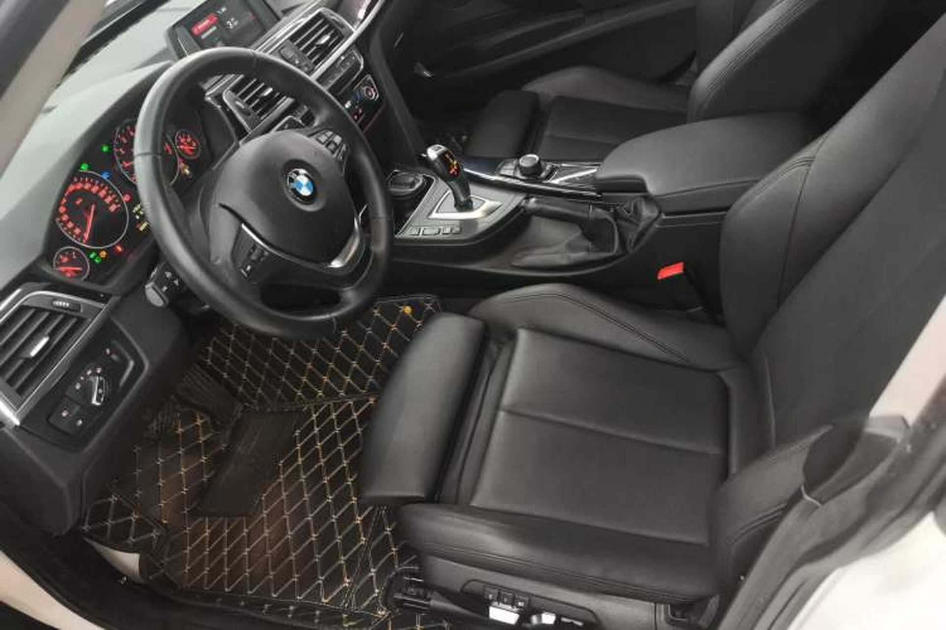 Used BMW 3 Series GT 2018 320i Sport Edition Left Front Seat