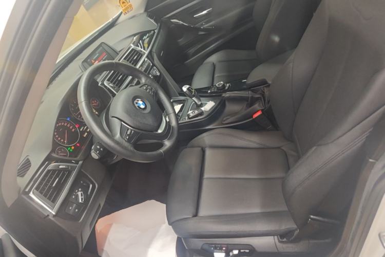 Used BMW 3 Series GT 2018 320i Sport Edition Left Front Seat