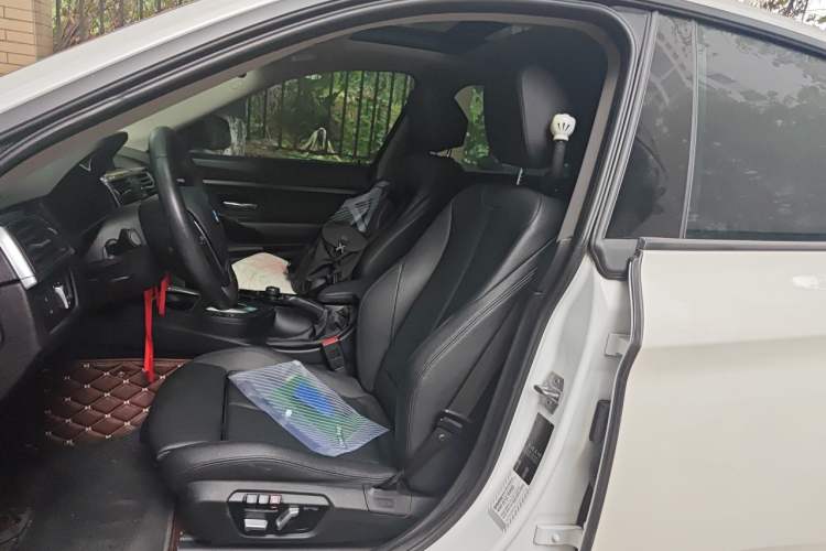 Used BMW 3 Series GT 2018 320i Sport Edition Left Front Seat