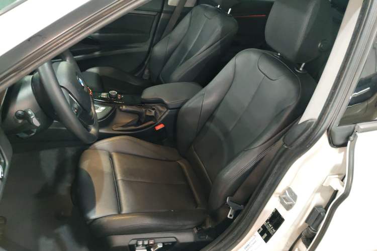 Used BMW 3 Series GT 2018 320i Sport Edition Left Front Seat