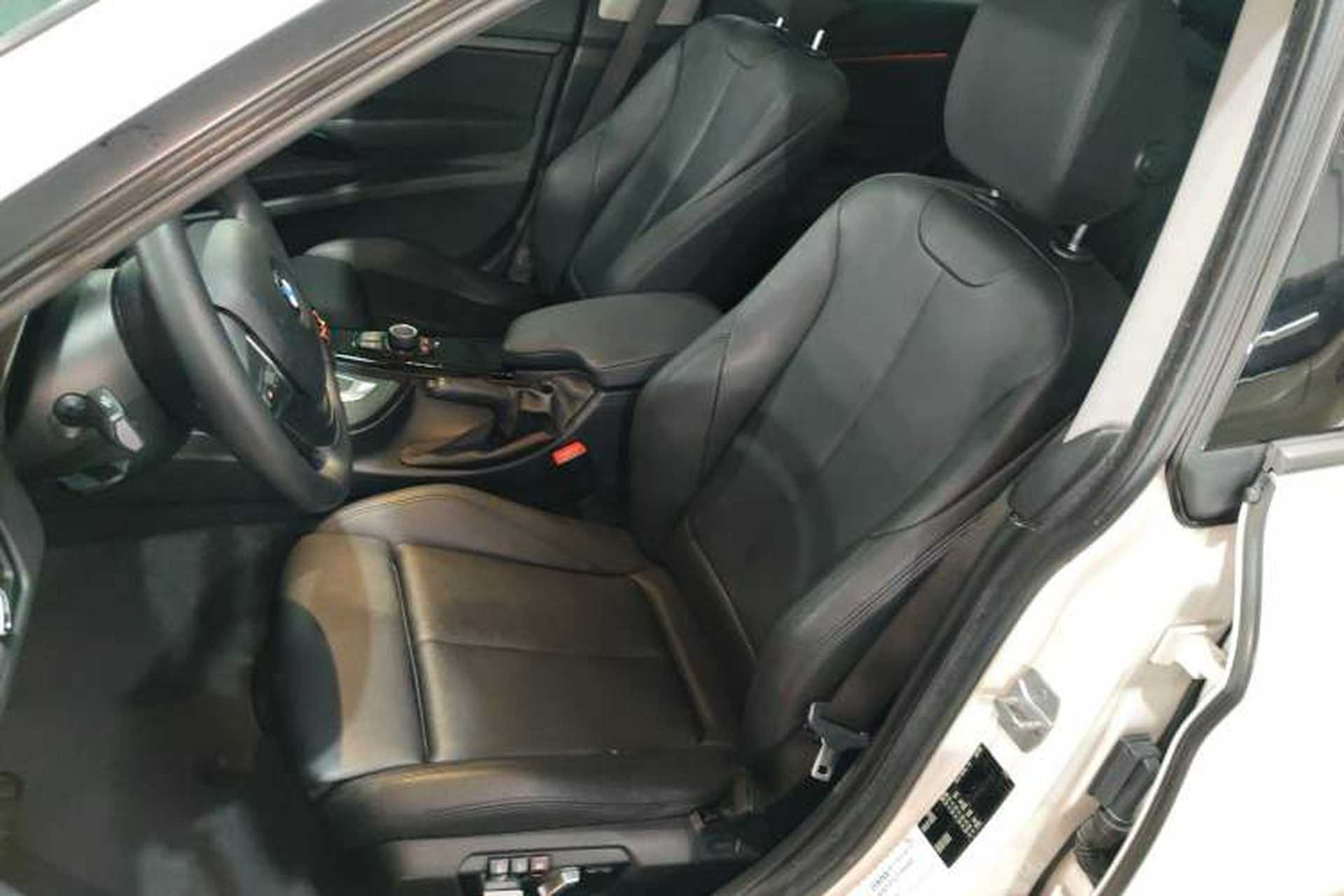Used BMW 3 Series GT 2018 320i Sport Edition Left Front Seat