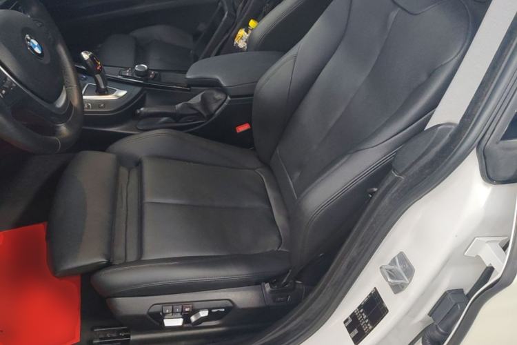 Used BMW 3 Series GT 2018 320i Sport Edition Left Front Seat