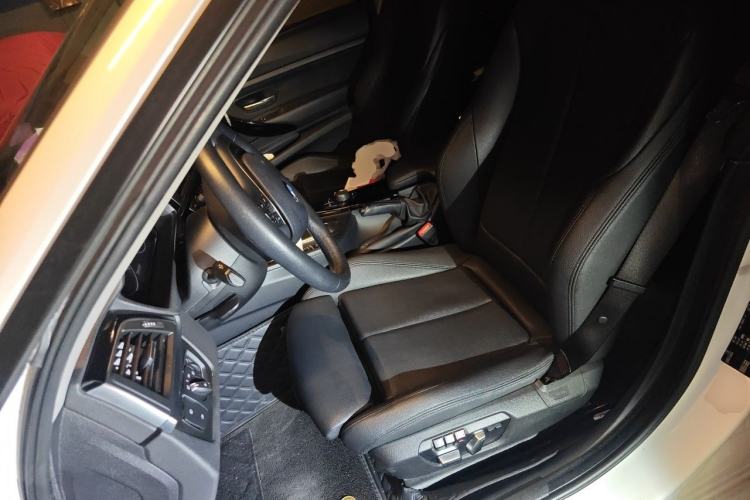 Used BMW 3 Series GT 2018 320i Sport Edition Left Front Seat