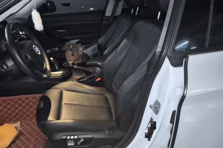 Used BMW 3 Series GT 2018 320i Sport Edition Left Front Seat
