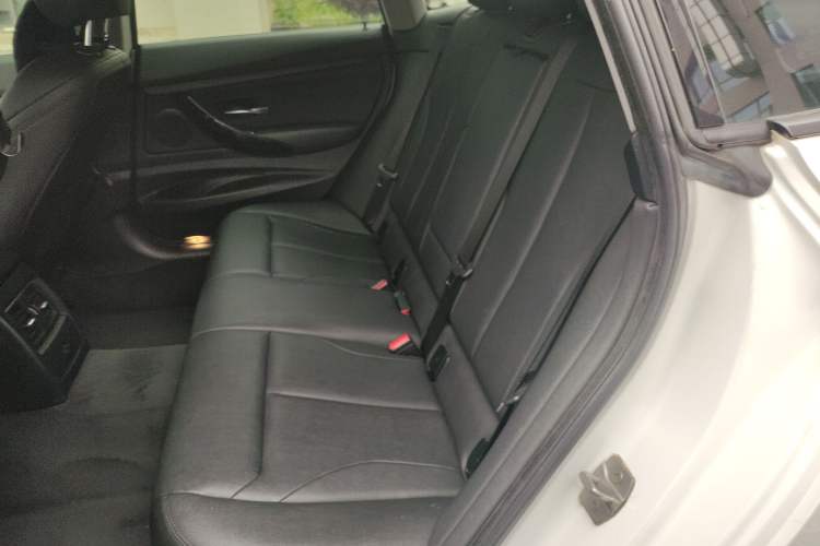 Used BMW 3 Series GT 2018 320i Sport Edition Left Rear Seat
