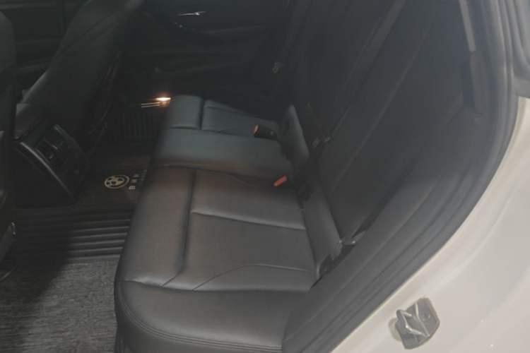 Used BMW 3 Series GT 2018 320i Sport Edition Left Rear Seat