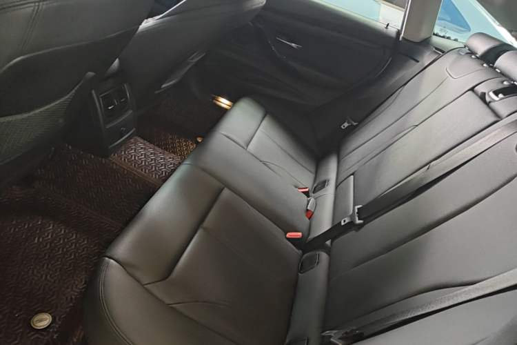 Used BMW 3 Series GT 2018 320i Sport Edition Left Rear Seat