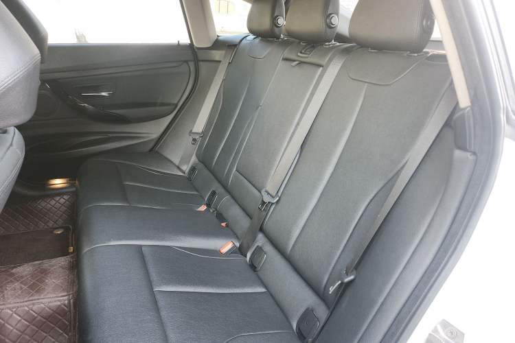 Used BMW 3 Series GT 2018 320i Sport Edition Left Rear Seat
