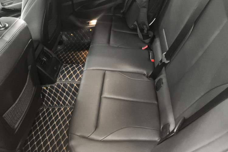 Used BMW 3 Series GT 2018 320i Sport Edition Left Rear Seat