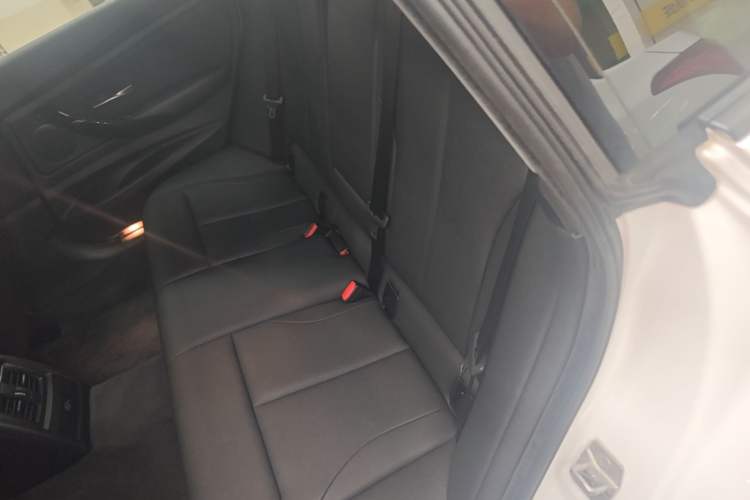 Used BMW 3 Series GT 2018 320i Sport Edition Left Rear Seat