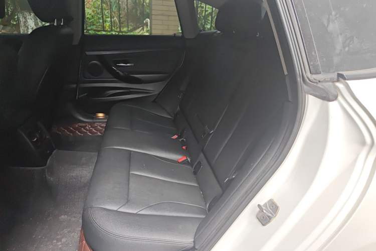 Used BMW 3 Series GT 2018 320i Sport Edition Left Rear Seat