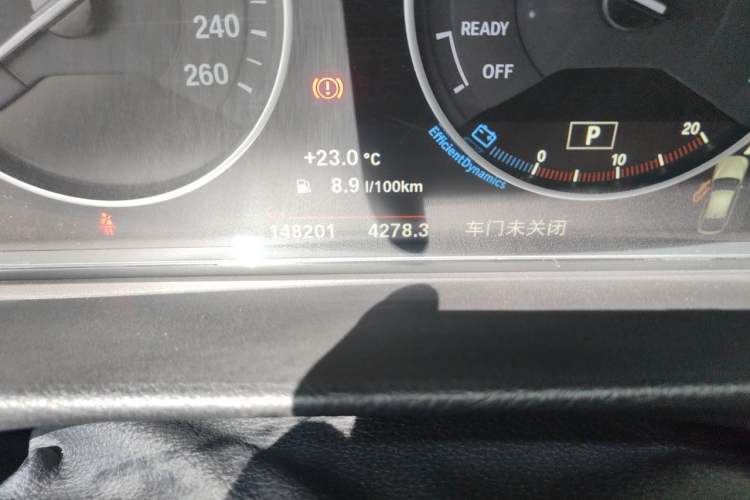 Used BMW 3 Series GT 2018 320i Sport Edition Odometer Close Up