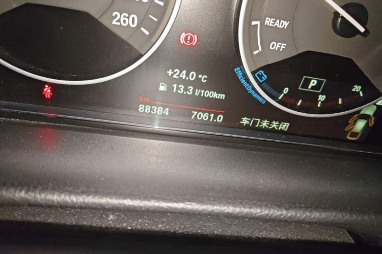 Used BMW 3 Series GT 2018 320i Sport Edition Odometer Close Up