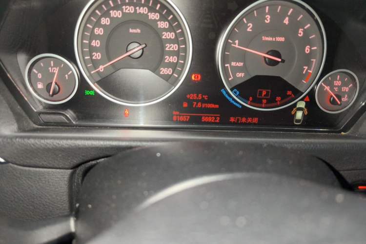 Used BMW 3 Series GT 2018 320i Sport Edition Odometer Close Up