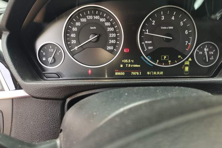 Used BMW 3 Series GT 2018 320i Sport Edition Odometer Close Up