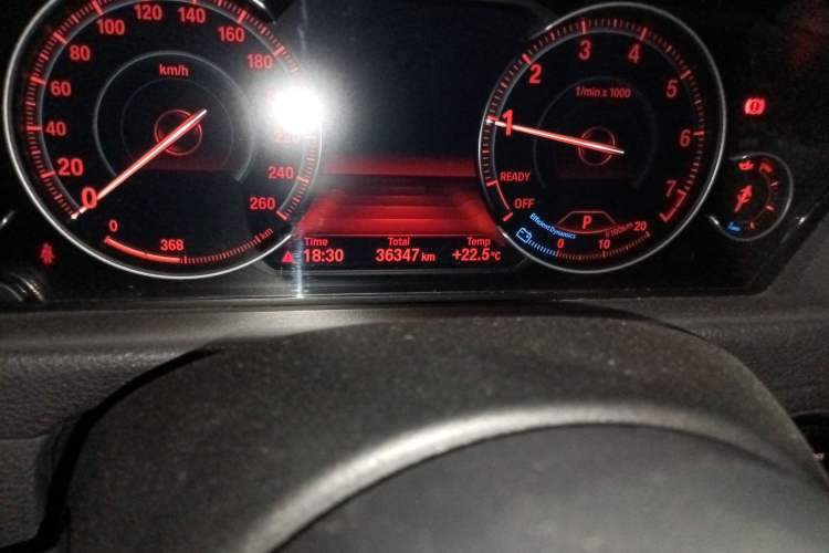 Used BMW 3 Series GT 2018 330i xDrive M Sport Edition Odometer Close Up