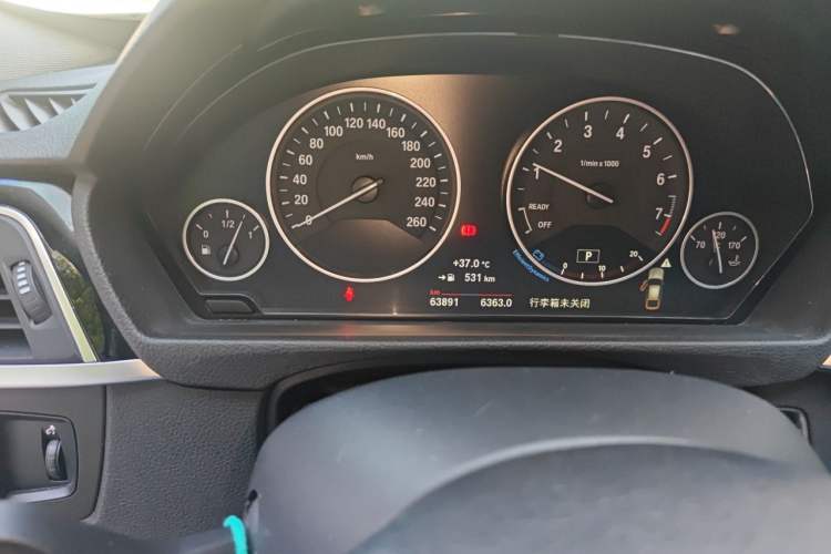 Used BMW 3 Series GT 2018 320i Sport Edition Odometer Close Up