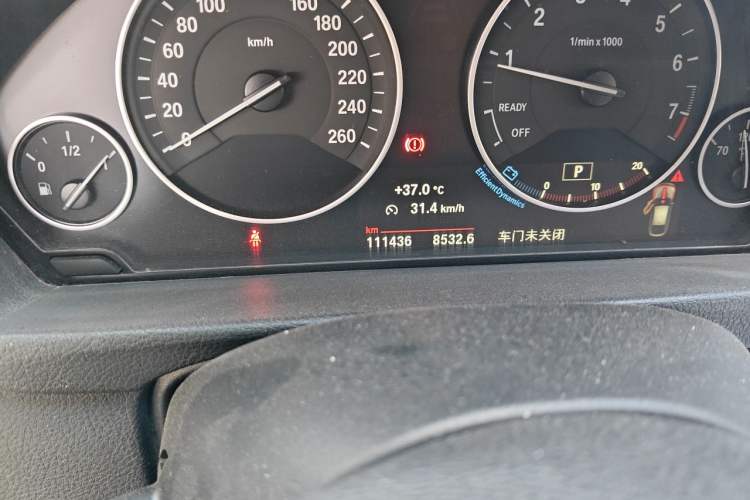 Used BMW 3 Series GT 2018 320i Sport Edition Odometer Close Up