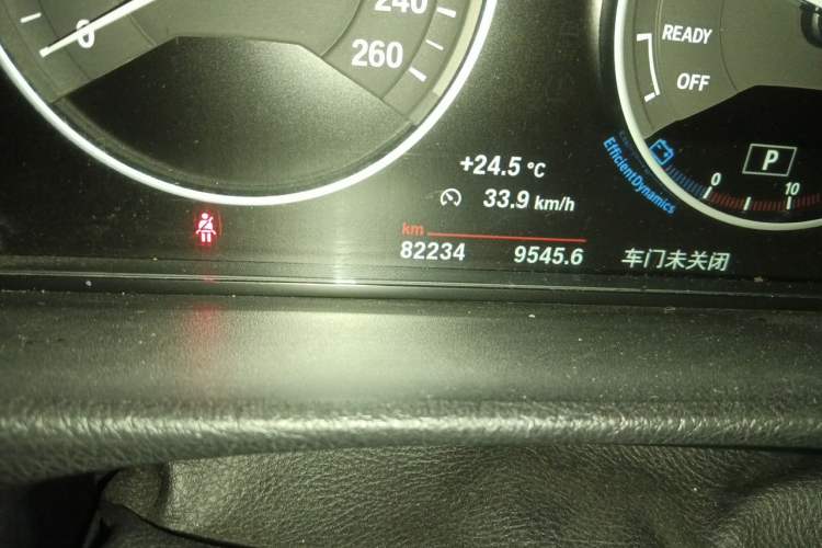 Used BMW 3 Series GT 2018 320i Sport Edition Odometer Close Up