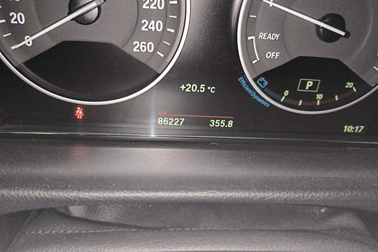 Used BMW 3 Series GT 2018 320i Sport Edition Odometer Close Up