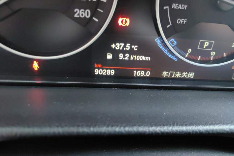 Used BMW 3 Series GT 2018 320i Sport Edition Odometer Close Up