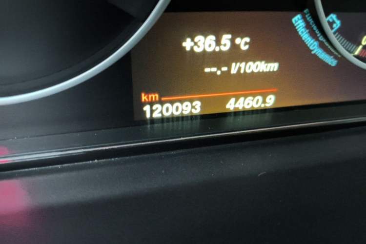 Used BMW 3 Series GT 2018 320i Sport Edition Odometer Close Up