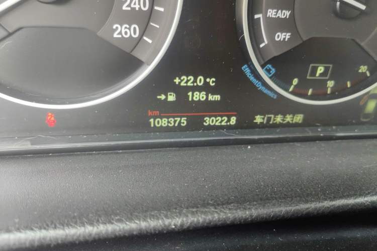 Used BMW 3 Series GT 2018 320i Sport Edition Odometer Close Up
