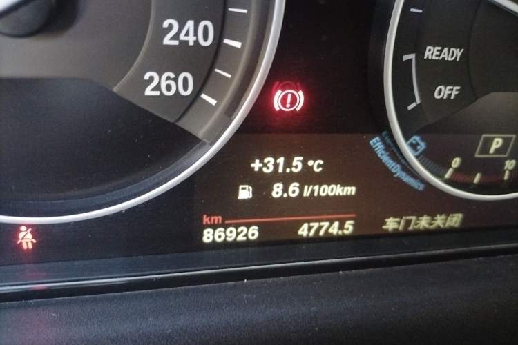 Used BMW 3 Series GT 2018 320i Sport Edition Odometer Close Up