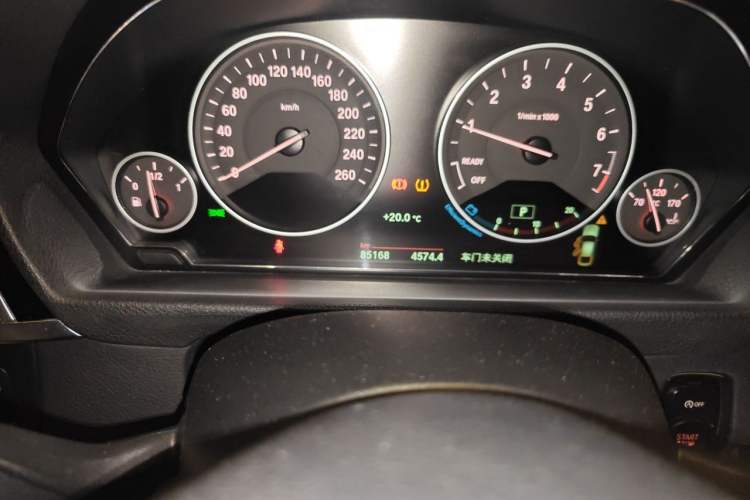 Used BMW 3 Series GT 2018 320i Sport Edition Odometer Close Up