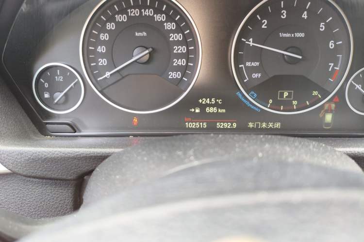 Used BMW 3 Series GT 2018 320i Sport Edition Odometer Close Up