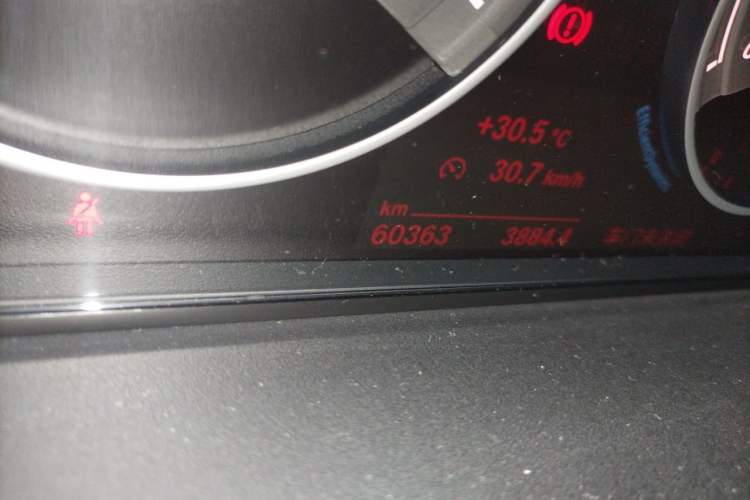 Used BMW 3 Series GT 2018 320i Sport Edition Odometer Close Up