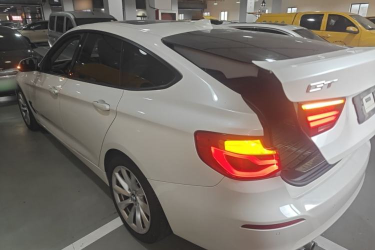Used BMW 3 Series GT 2018 320i Sport Edition Rear Left 45 Deg