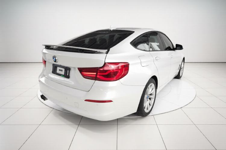 Used BMW 3 Series GT 2018 320i Sport Edition Rear Right 45 Deg
