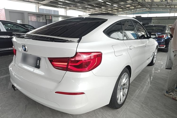Used BMW 3 Series GT 2018 320i Sport Edition Rear Right 45 Deg