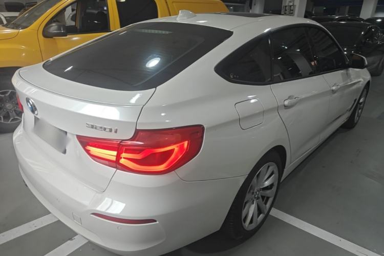Used BMW 3 Series GT 2018 320i Sport Edition Rear Right 45 Deg