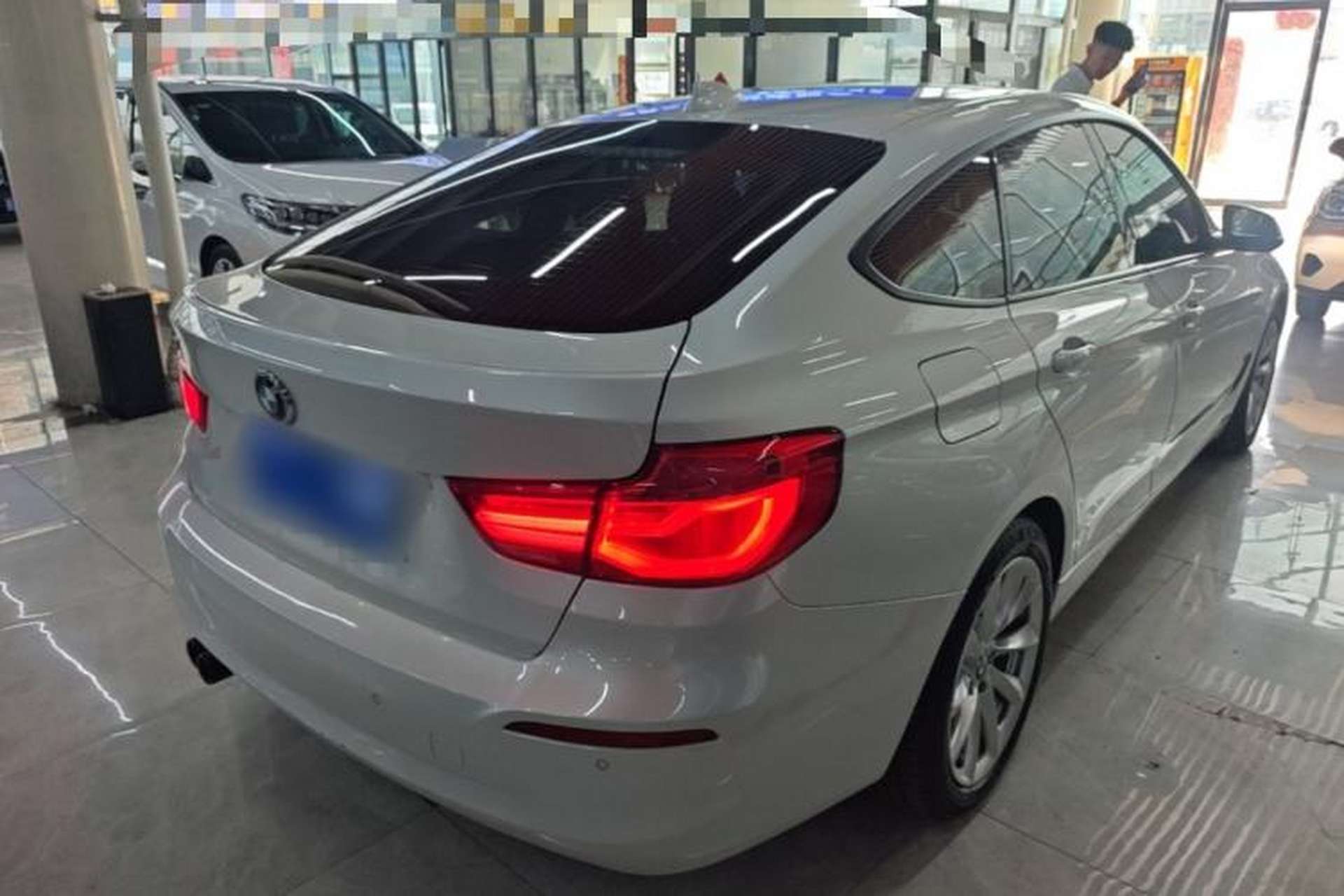 Used BMW 3 Series GT 2018 320i Sport Edition Rear Right 45 Deg