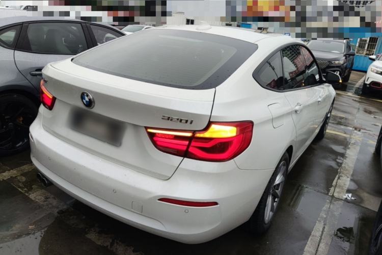 Used BMW 3 Series GT 2018 320i Sport Edition Rear Right 45 Deg