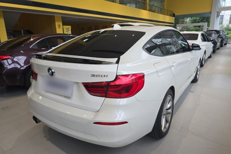 Used BMW 3 Series GT 2018 320i Sport Edition Rear Right 45 Deg