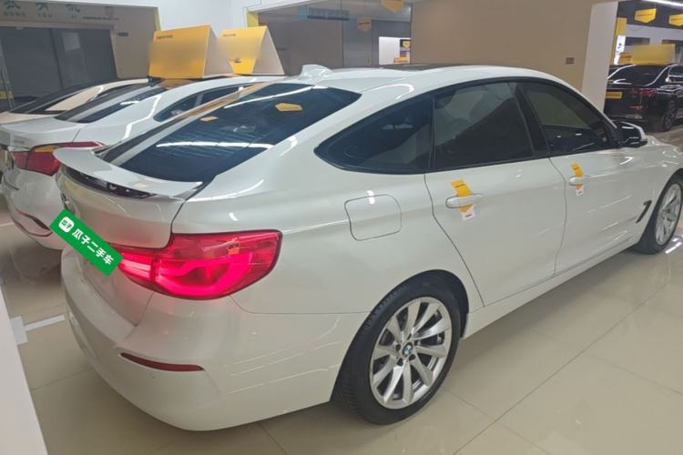 Used BMW 3 Series GT 2018 320i Sport Edition Rear Right 45 Deg
