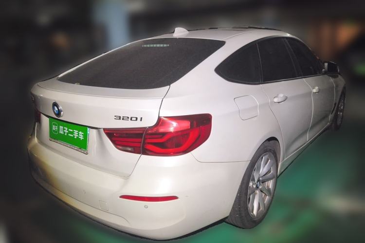 Used BMW 3 Series GT 2018 320i Sport Edition Rear Right 45 Deg
