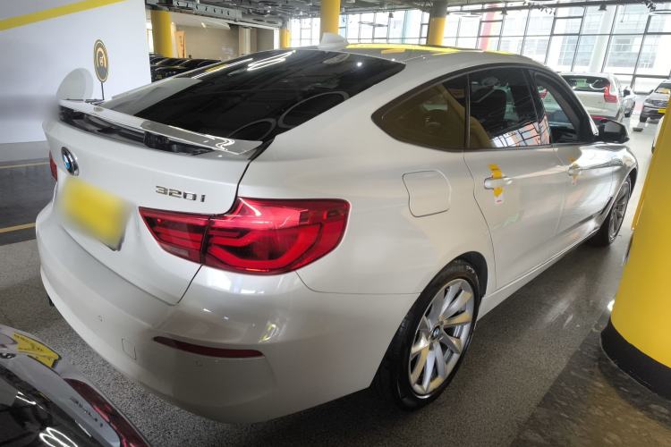 Used BMW 3 Series GT 2018 320i Sport Edition Rear Right 45 Deg
