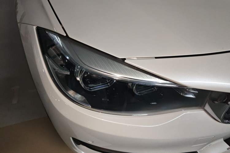 Used BMW 3 Series GT 2018 320i Sport Edition Right Front Headlight