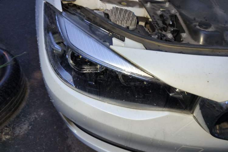 Used BMW 3 Series GT 2018 320i Sport Edition Right Front Headlight